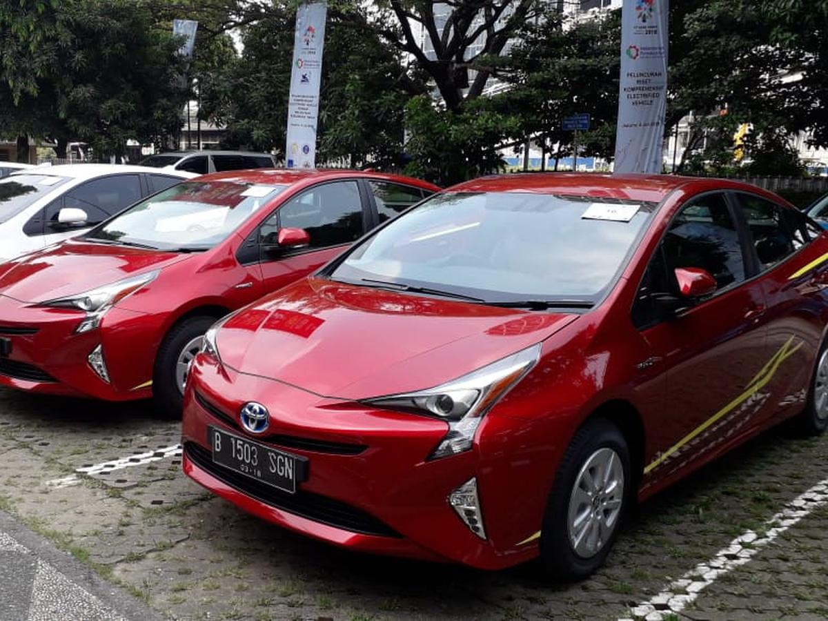 Detail Gambar Mobil Toyota Prius Nomer 26