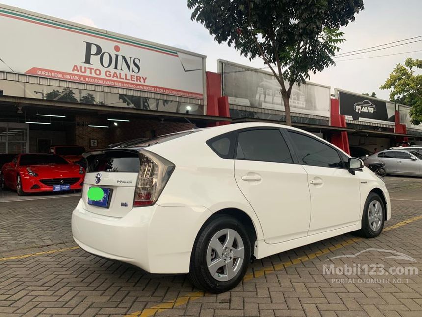 Detail Gambar Mobil Toyota Prius Nomer 34