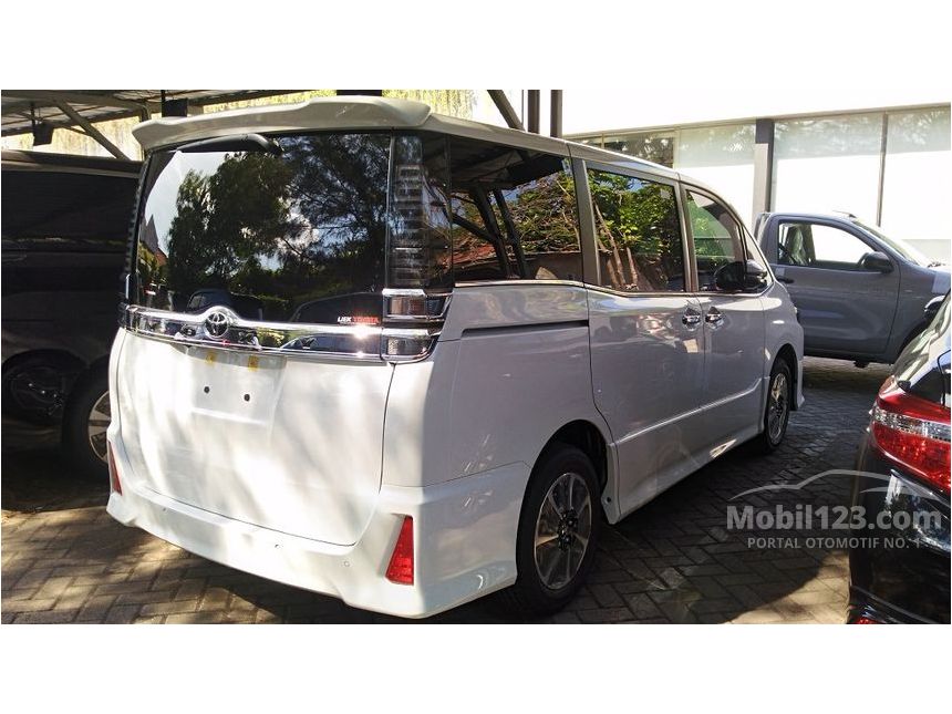 Detail Gambar Mobil Toyota Voxy Nomer 48