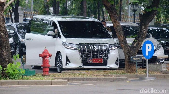 Detail Gambar Mobil Warna Putih Nomer 35