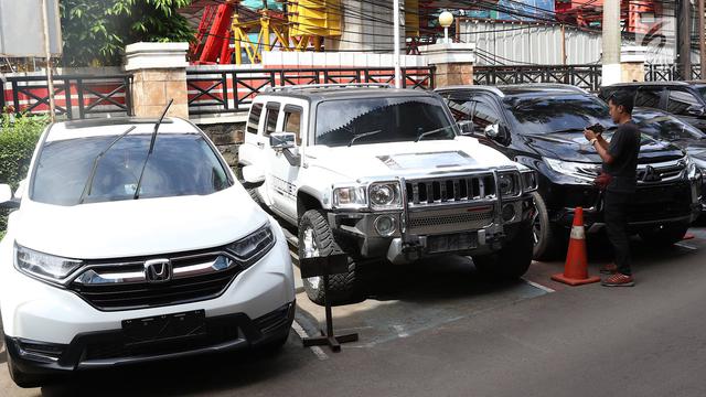 Detail Gambar Mobil Warna Putih Nomer 37