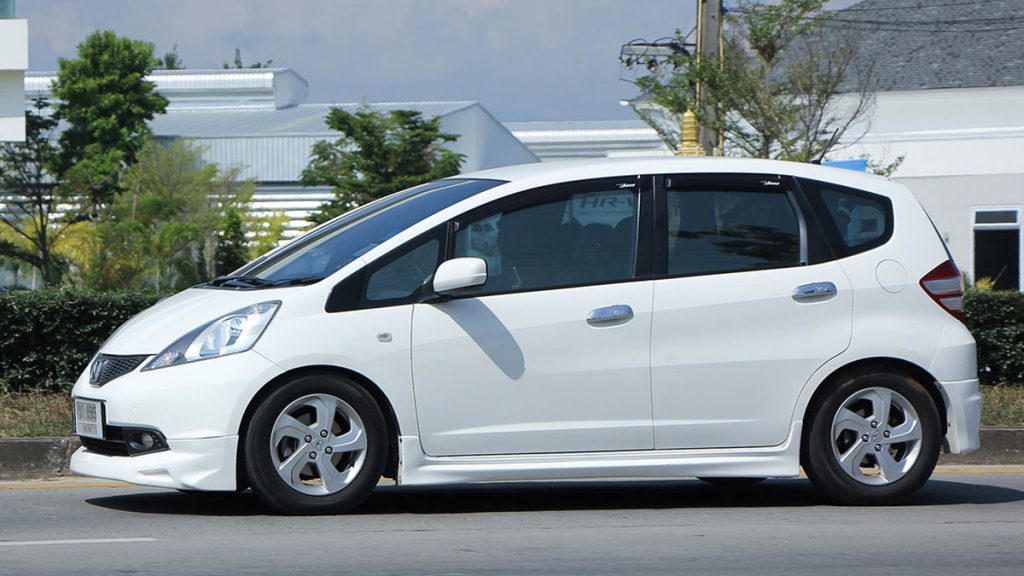 Detail Gambar Mobil Warna Putih Nomer 7