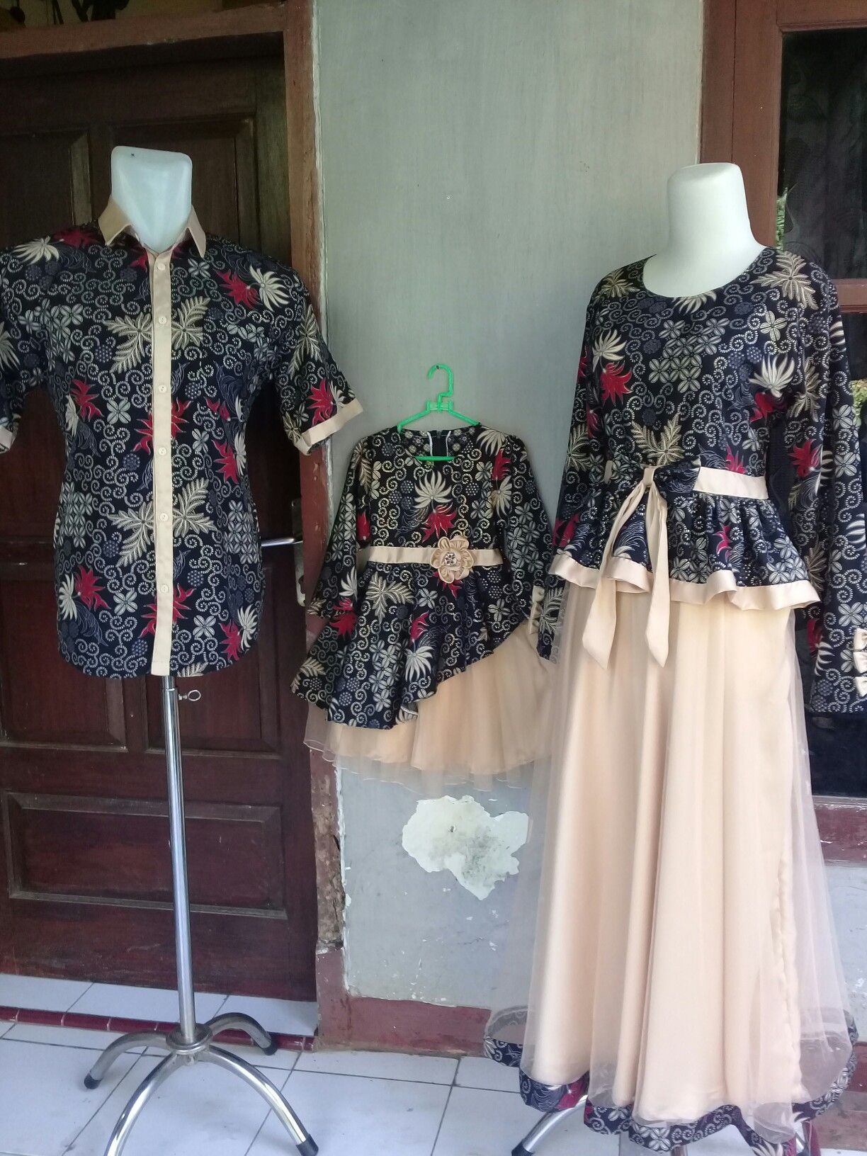 Detail Gambar Model Atasan Batik Dengan Kombinasi Kain Satin Nomer 4