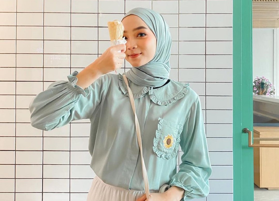 Detail Gambar Model Baju Atasan Krah Sanghai Wanita Nomer 56