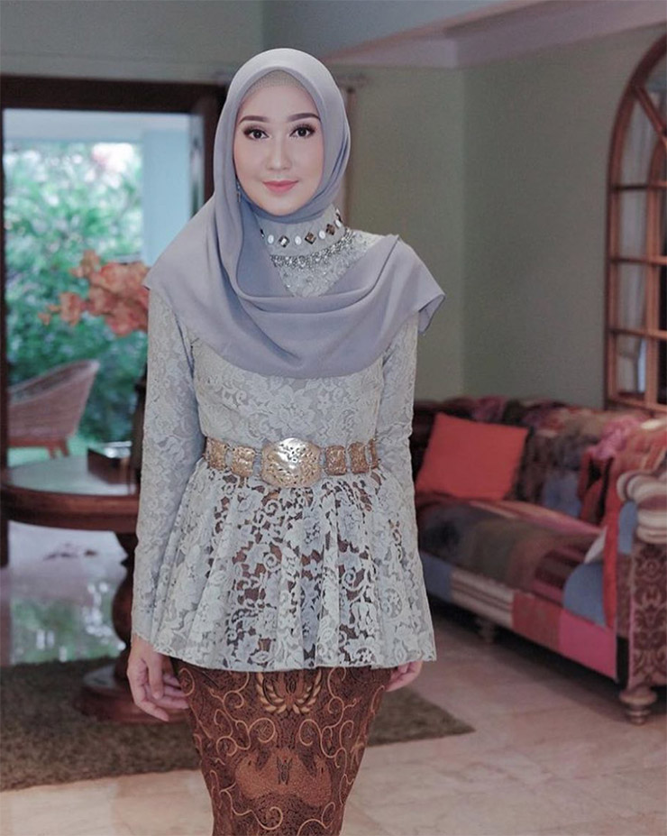 Detail Gambar Model Kebaya Brokat Nomer 49