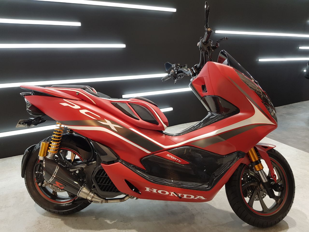 Detail Gambar Modifikasi Honda Pcx Nomer 30