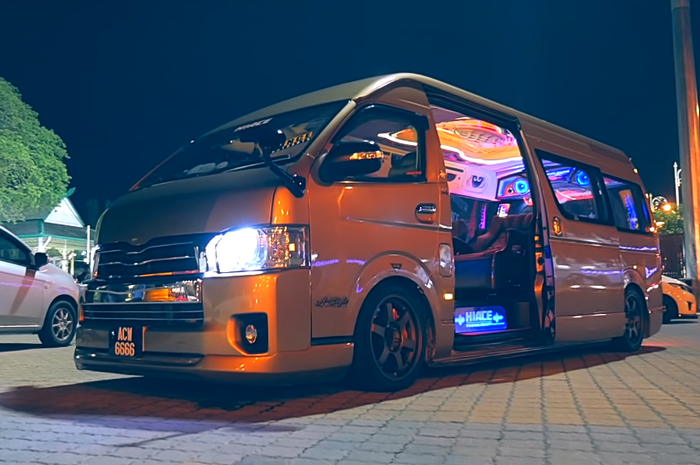 Detail Gambar Modifikasi Mobil Toyota Hiace Nomer 3