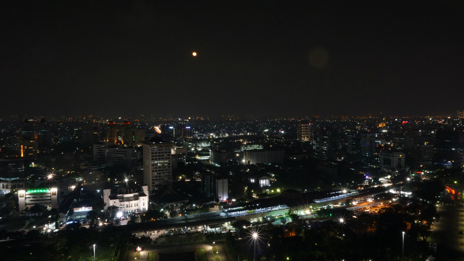 Detail Gambar Monas Malam Hari Nomer 28