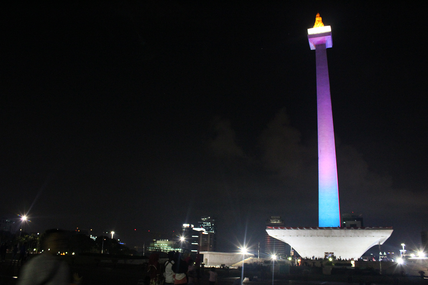 Detail Gambar Monas Malam Hari Nomer 38