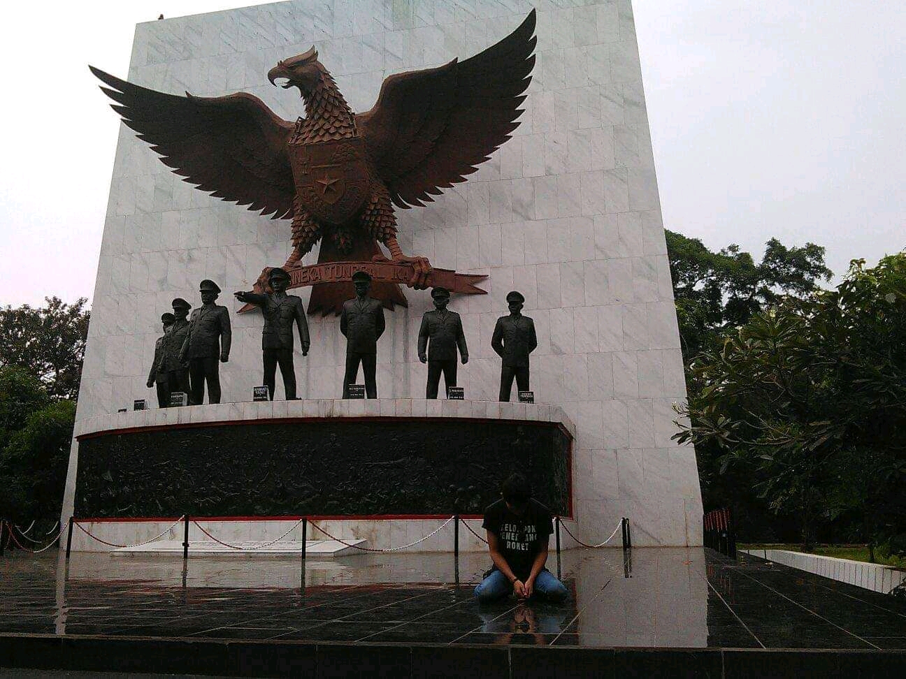 Detail Gambar Monumen Pahlawan Revolusi Nomer 45