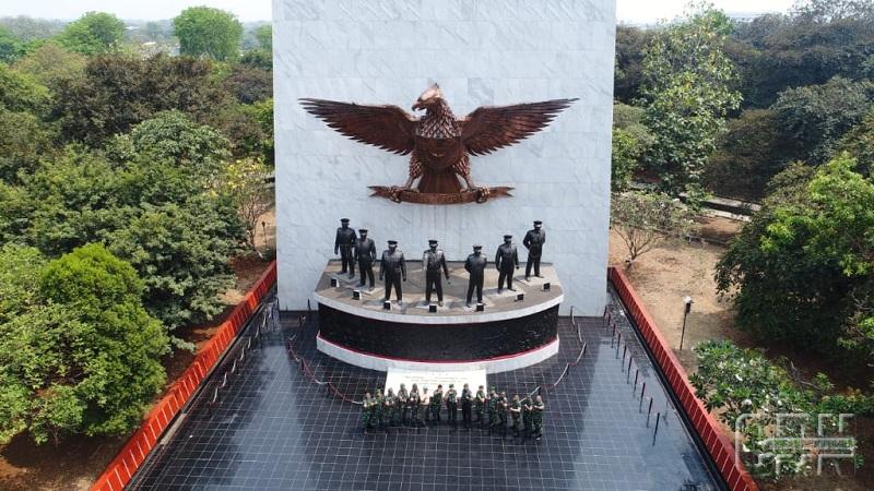 Detail Gambar Monumen Pancasila Nomer 13