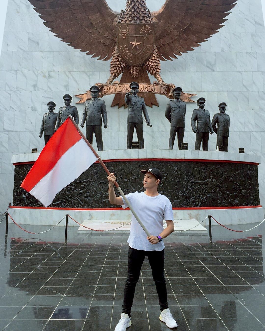 Detail Gambar Monumen Pancasila Nomer 23