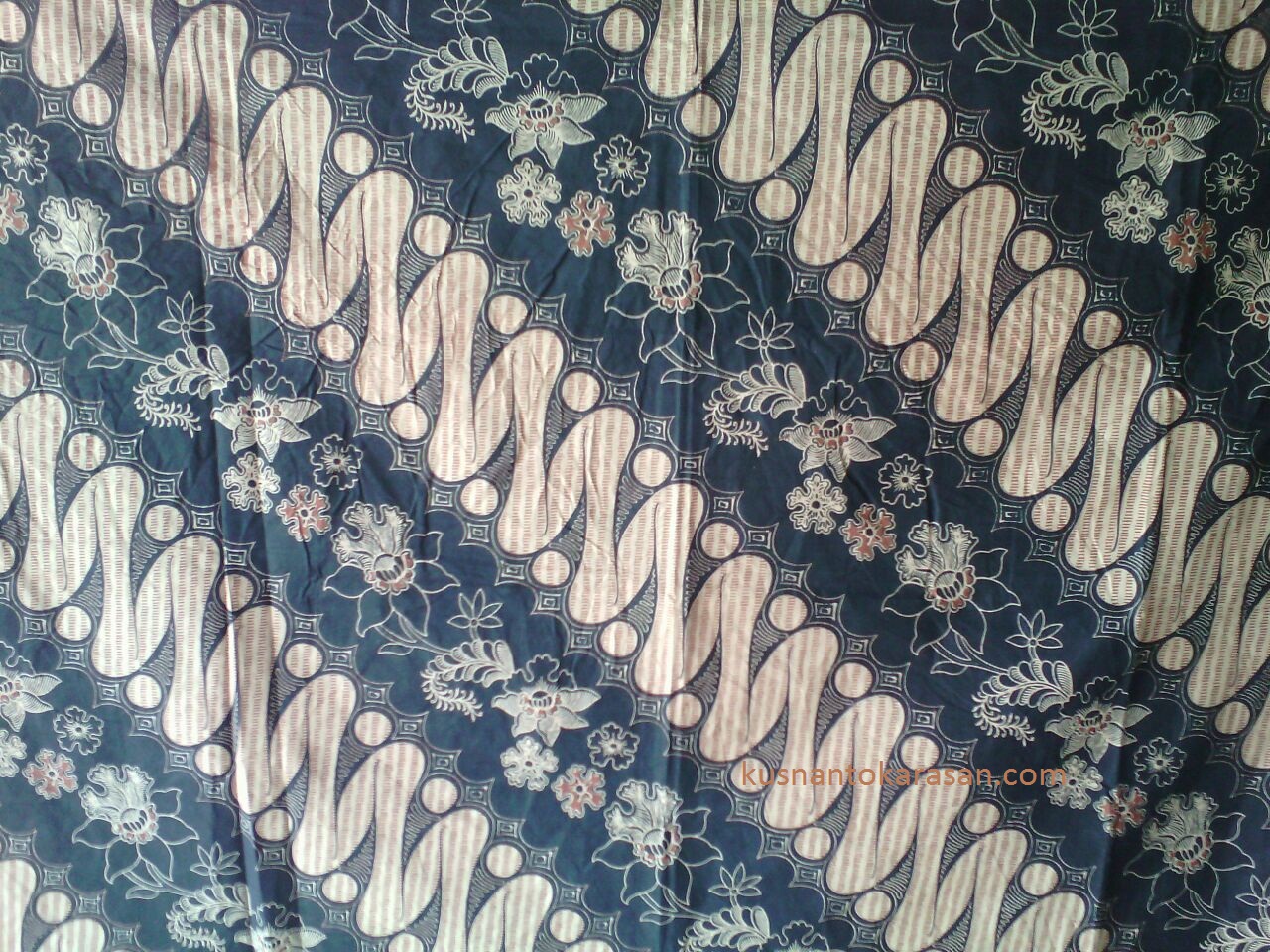 Detail Gambar Motif Batik Modern Nomer 19