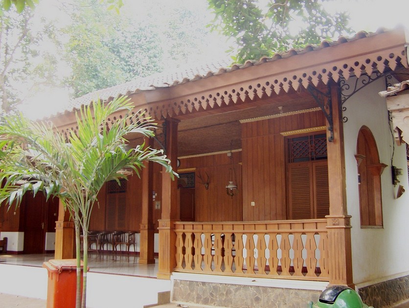 Detail Gambar Motif Bunga Matahari Rumah Betawi Nomer 16