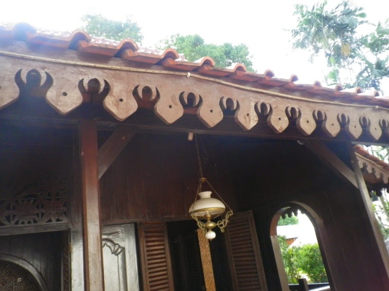 Detail Gambar Motif Bunga Matahari Rumah Betawi Nomer 18