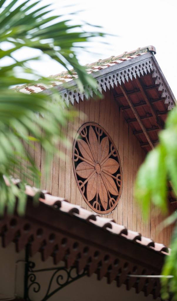 Detail Gambar Motif Bunga Matahari Rumah Betawi Nomer 3