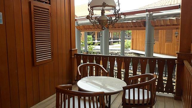 Detail Gambar Motif Bunga Matahari Rumah Betawi Nomer 43