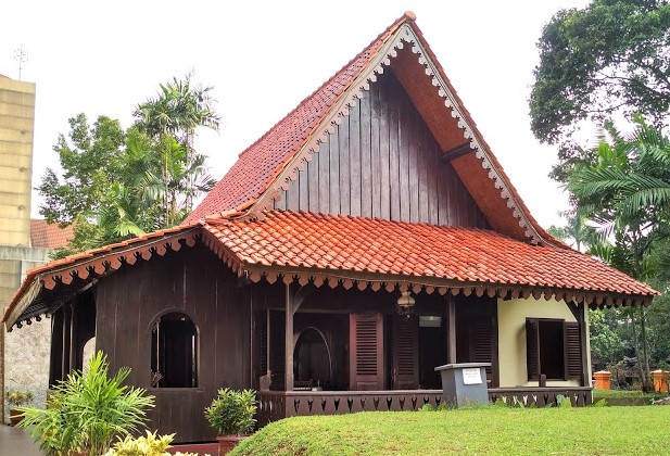 Detail Gambar Motif Bunga Matahari Rumah Betawi Nomer 44