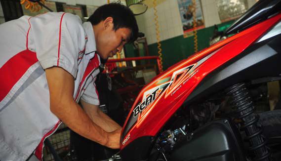 Gambar Motor Beat Service - KibrisPDR