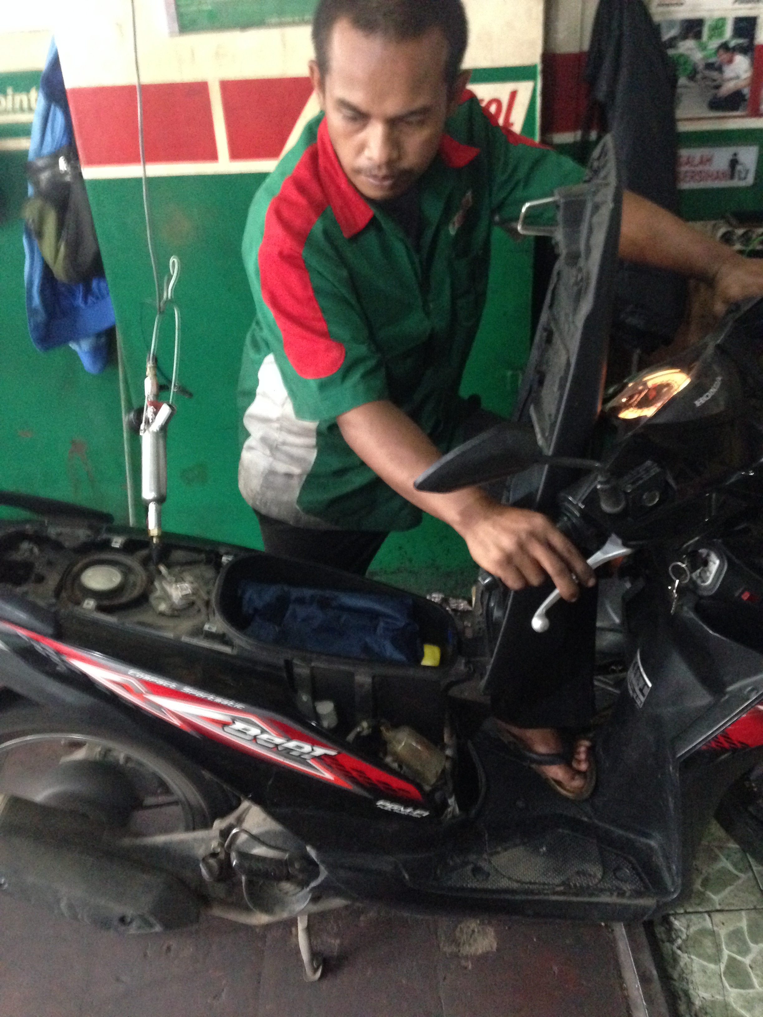 Detail Gambar Motor Beat Service Nomer 15