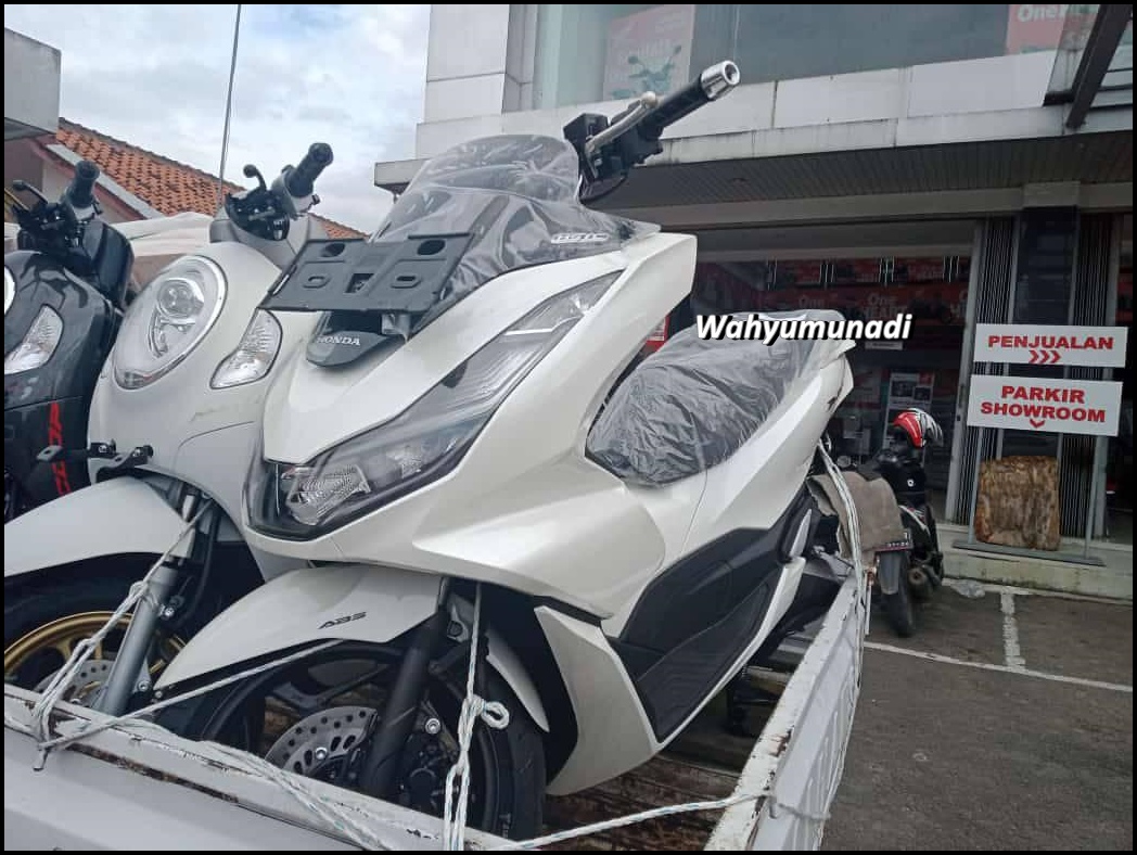 Detail Gambar Motor Honda Pcx Nomer 53