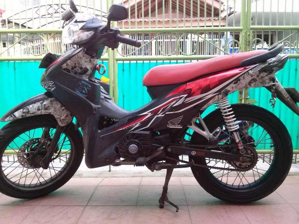 Detail Gambar Motor Revo Modifikasi Nomer 26