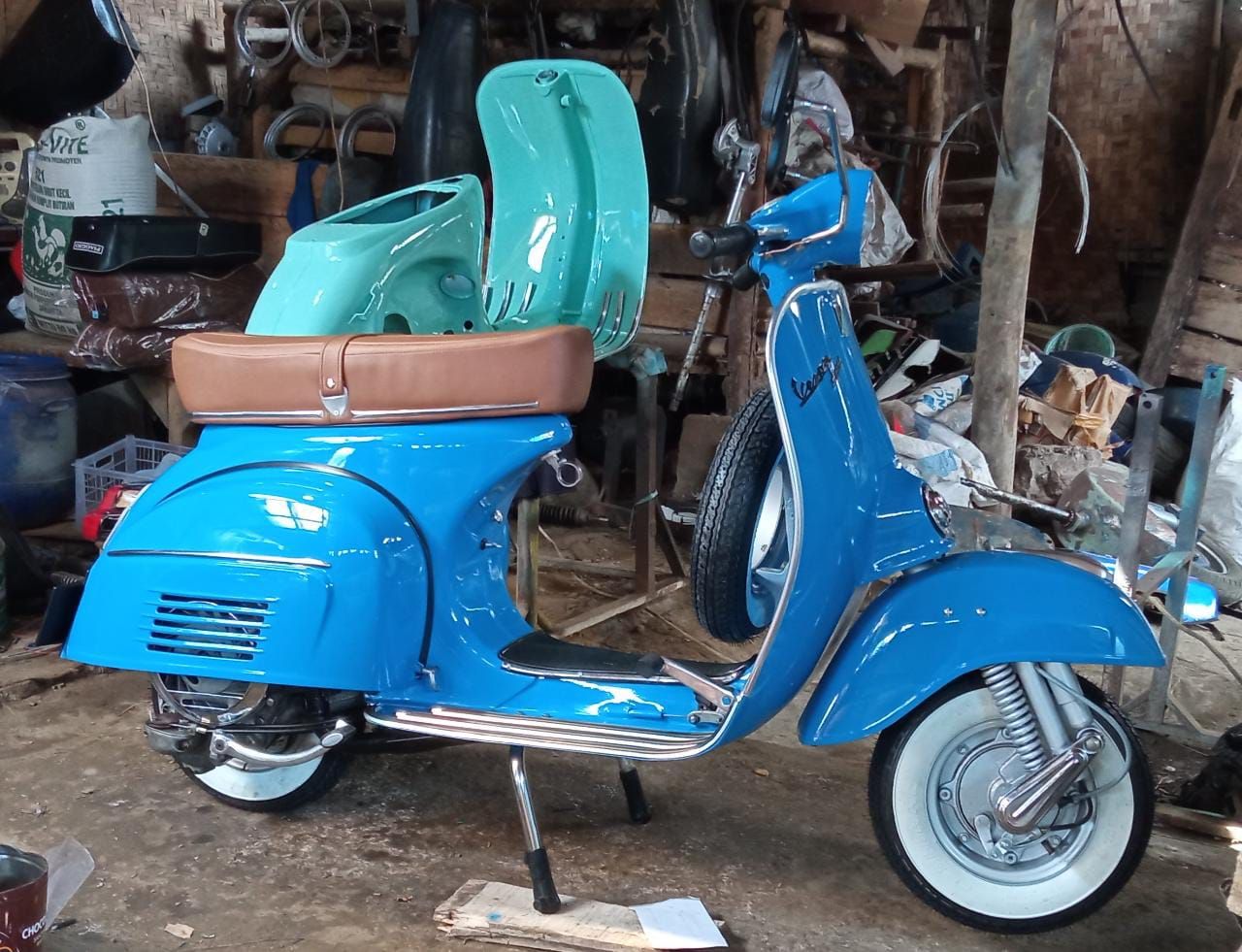 Detail Gambar Motor Vespa Klasik Nomer 31