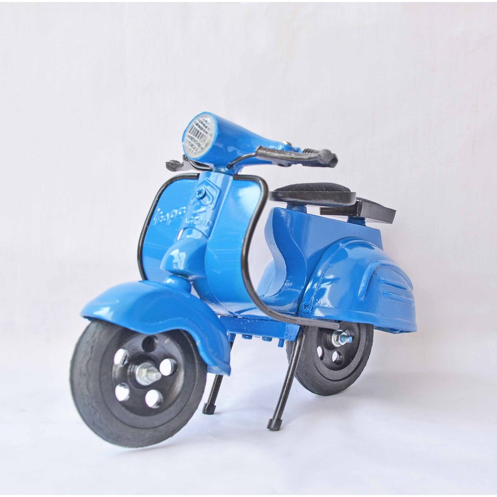 Detail Gambar Motor Vespa Klasik Nomer 43