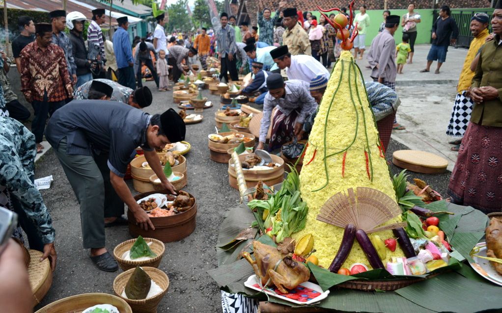 Detail Gambar Mozaik 3 Orang Keragaman Budaya Indonesia Nomer 44