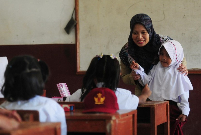 Detail Gambar Murid Dan Guru Muslim Nomer 16