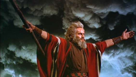 Gambar Musa Membelah Laut - KibrisPDR