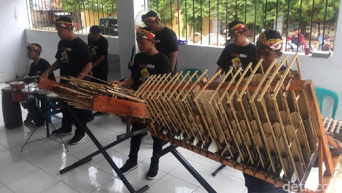 Detail Gambar Musik Angklung Nomer 26