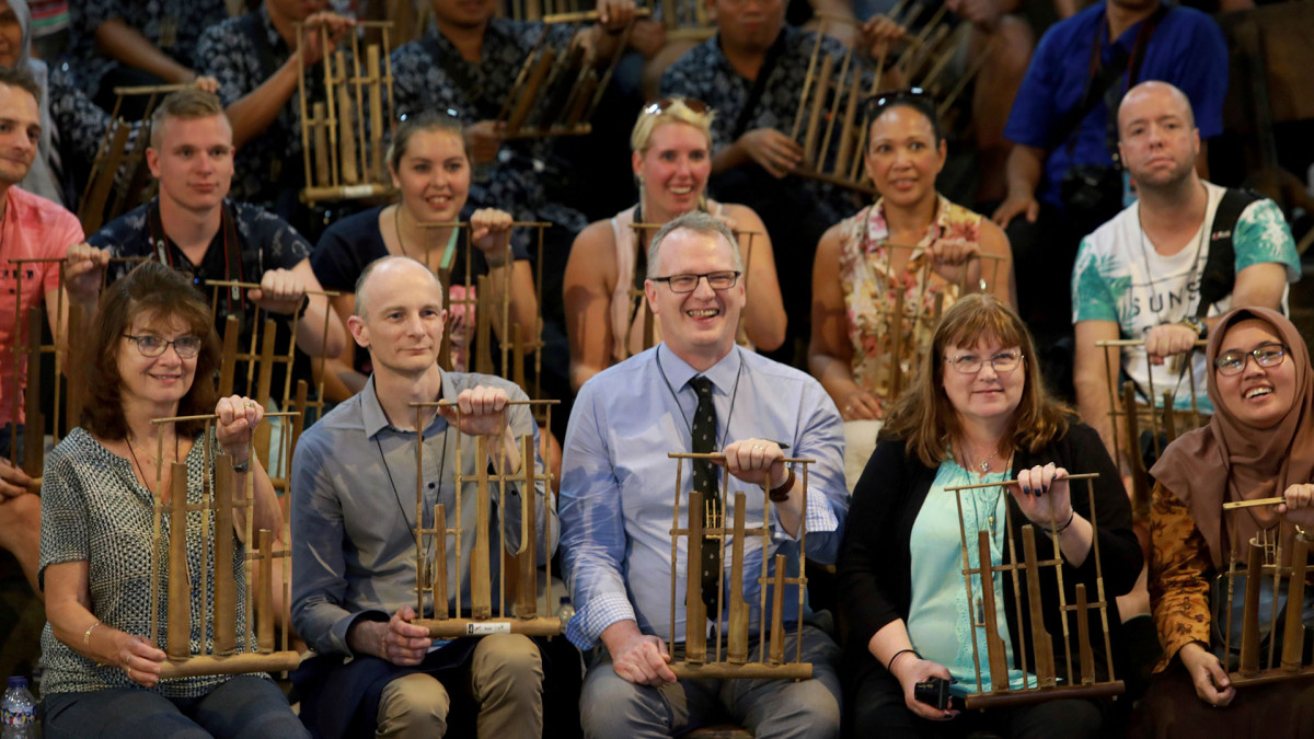 Detail Gambar Musik Angklung Nomer 36