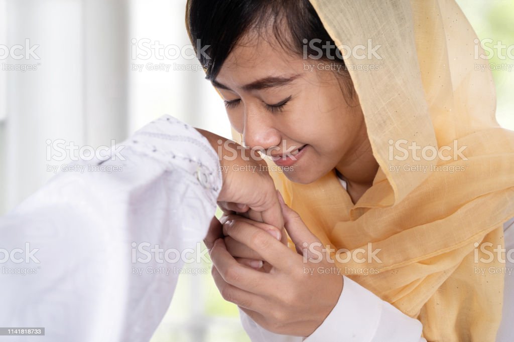 Gambar Muslim Cium - KibrisPDR