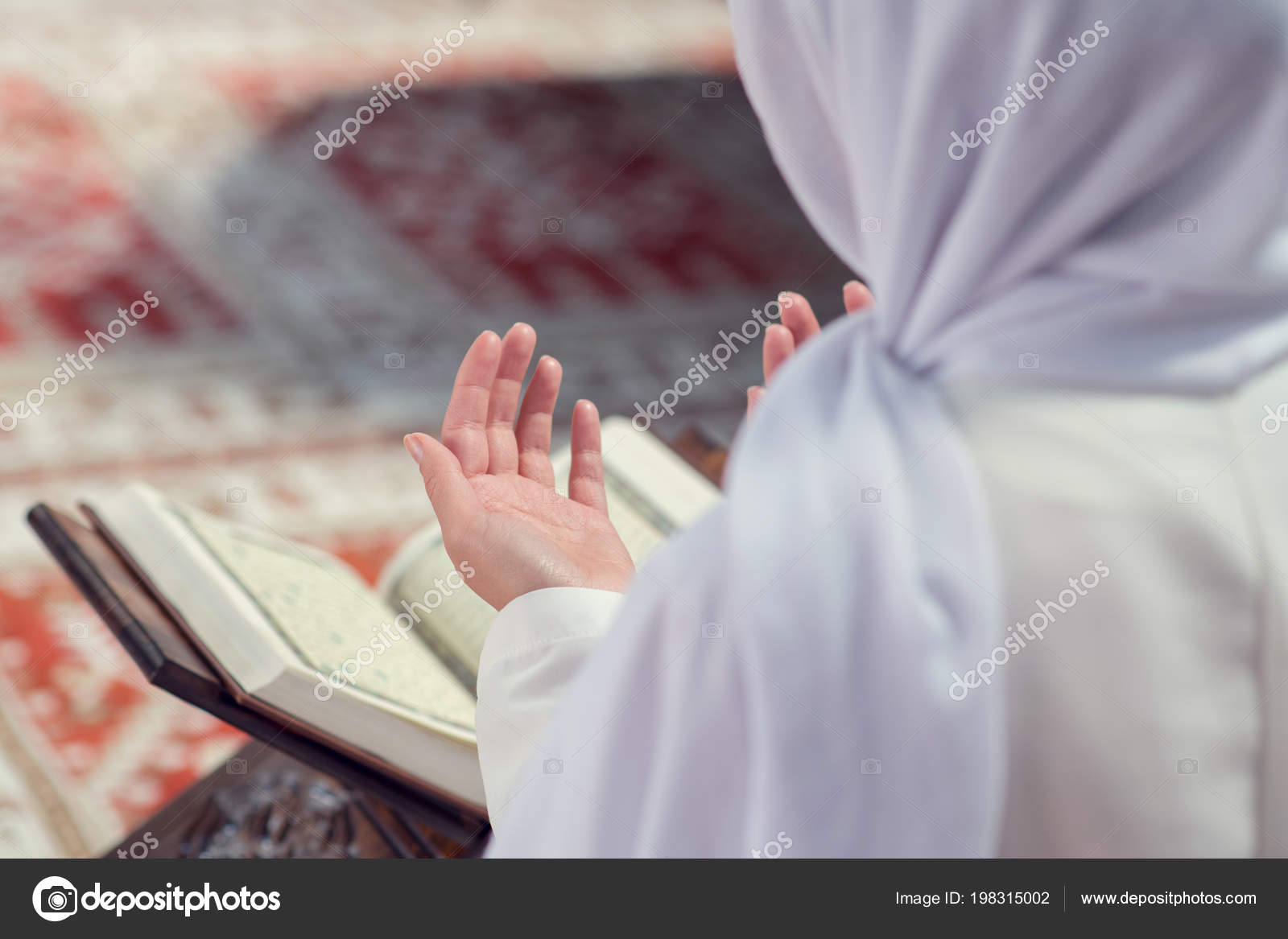 Detail Gambar Muslimah Berdoa Nomer 24