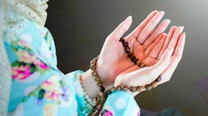 Detail Gambar Muslimah Sedang Berdoa Nomer 46