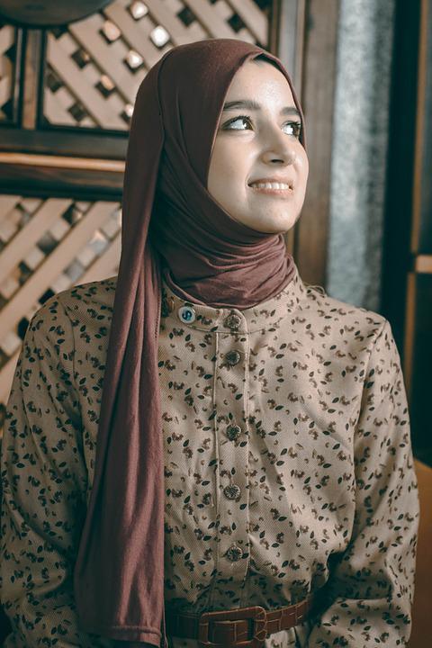 Detail Gambar Muslimah Senyum Nomer 50