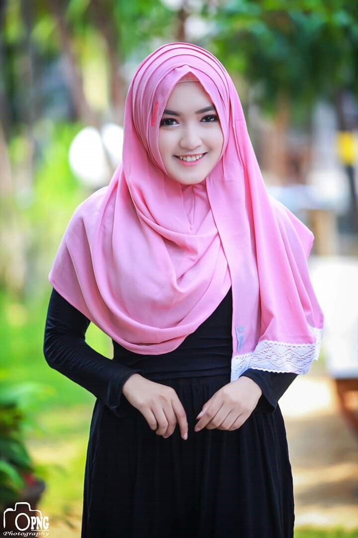 Detail Gambar Muslimah Tersenyum Nomer 4