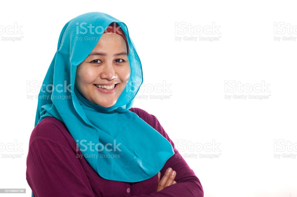 Detail Gambar Muslimah Tersenyum Nomer 38