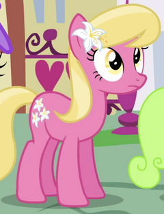 Detail Gambar My Little Pony Friendship Is Magic Princess Gold Lily Nomer 50