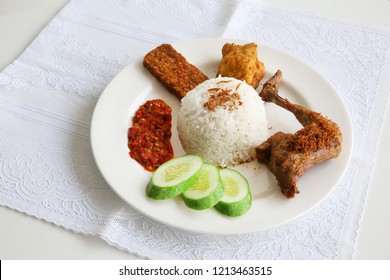 Gambar Nasi Ayam Goreng - KibrisPDR