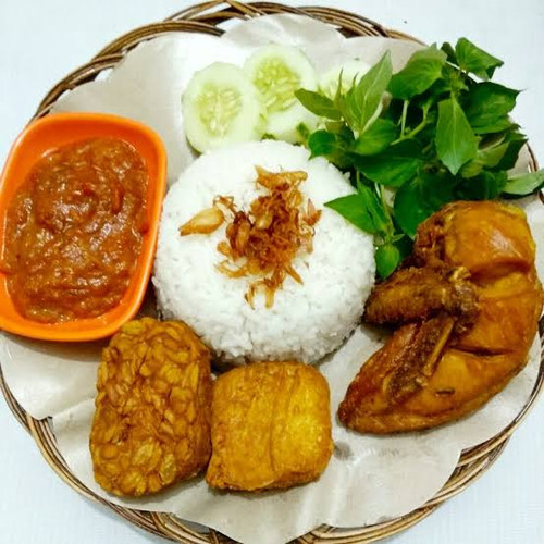 Detail Gambar Nasi Ayam Goreng Lalapan Nomer 9