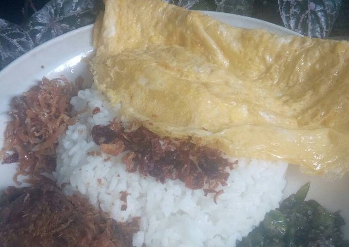 Detail Gambar Nasi Di Piring Nomer 11