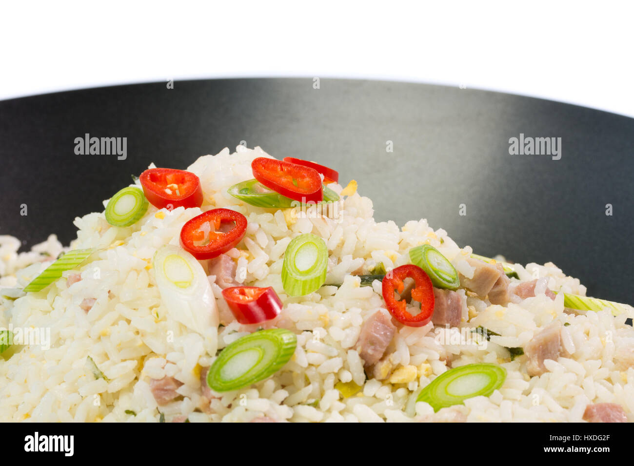 Detail Gambar Nasi Goreng Lengkap Dengan Garnish Nomer 22