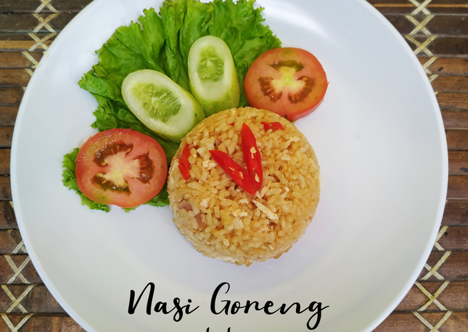 Detail Gambar Nasi Goreng Lengkap Dengan Garnish Nomer 6