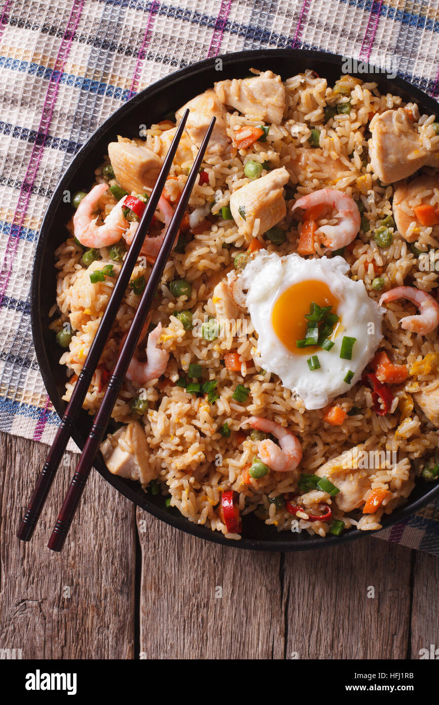 Detail Gambar Nasi Goreng Lengkap Dengan Garnish Nomer 46