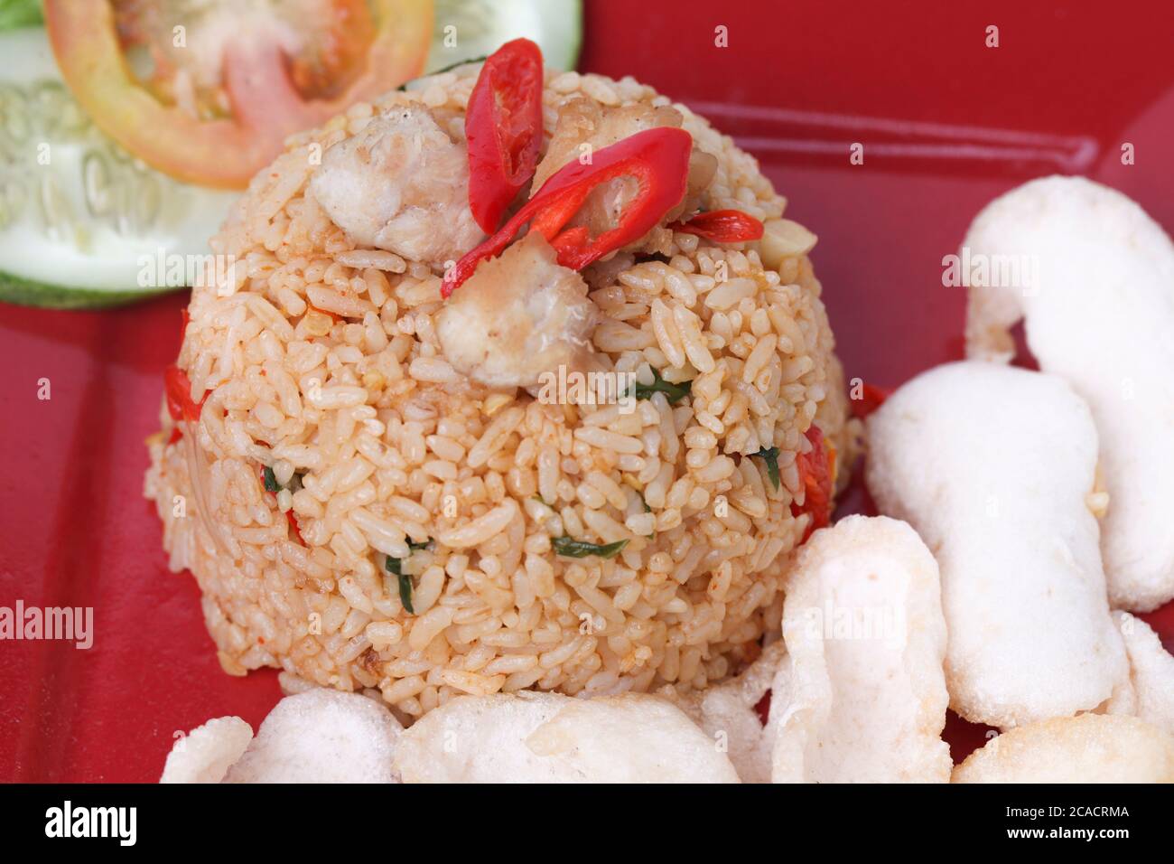 Detail Gambar Nasi Goreng Lengkap Dengan Garnish Nomer 55