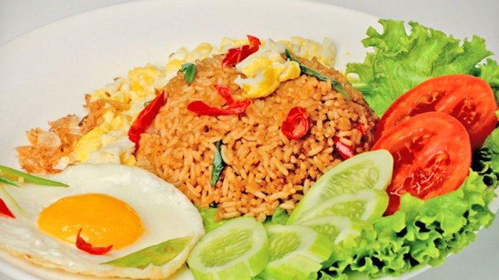 Detail Gambar Nasi Goreng Lengkap Dengan Garnish Nomer 7