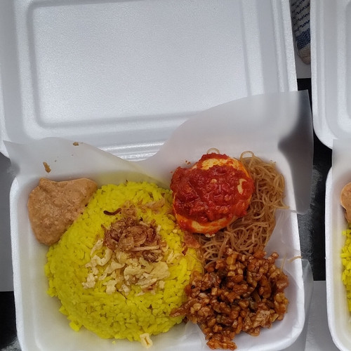 Detail Gambar Nasi Kuning Dan Telur Nomer 12