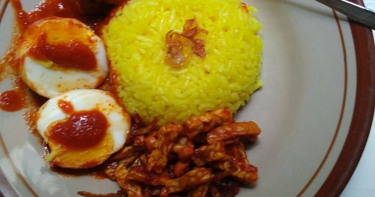 Detail Gambar Nasi Kuning Dan Telur Nomer 13